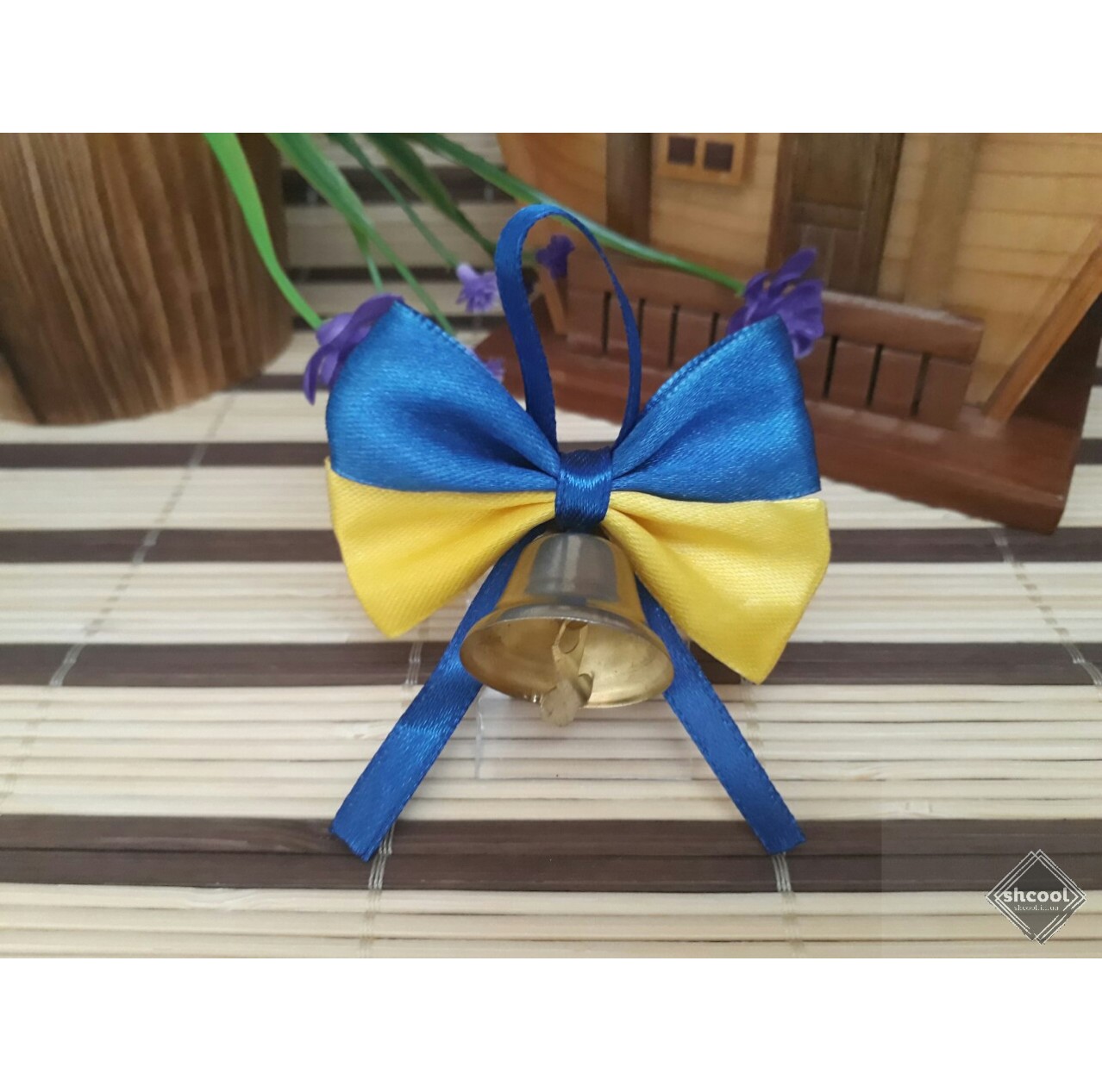 Дзвіночки з синьо-жовтим бантиком